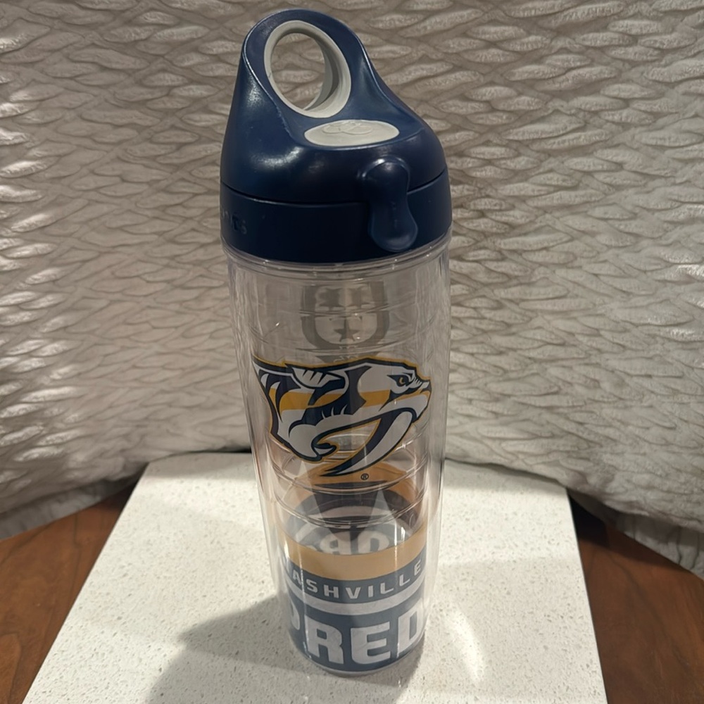 Tervis Nashville Predators water bottle 24 oz with lid